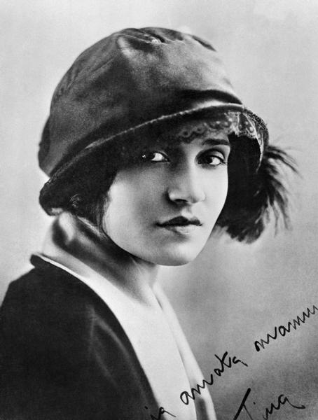Tina Modotti a S. Francisco (USA),1920 circa Anonimo Archivio Fotografico Cinemazero Images, Fondo Tina Modotti